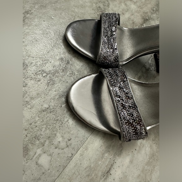 G by Guess silver dressy heels - Picture 12 of 12